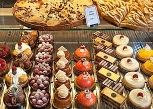 6 Best Bakery & Cake Franchises In India 2024