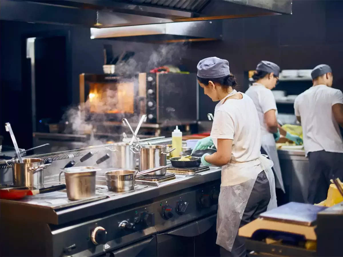 7 Most Common Challenges in Running a Cloud Kitchen Business (And Solutions)